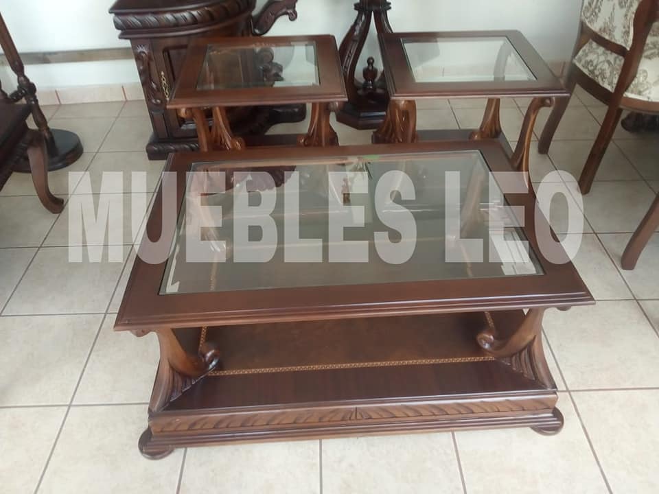 Mesa de centro con vidrio Jesús María Mueblerìa Leo Construex